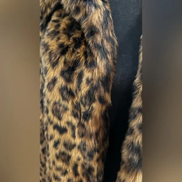 JCREW LEOPARD PRINT FAUX FUR COAT ♥︎
• 90’S VIBES • GRUNGE • VINTAGE • - Picture 7 of 10
